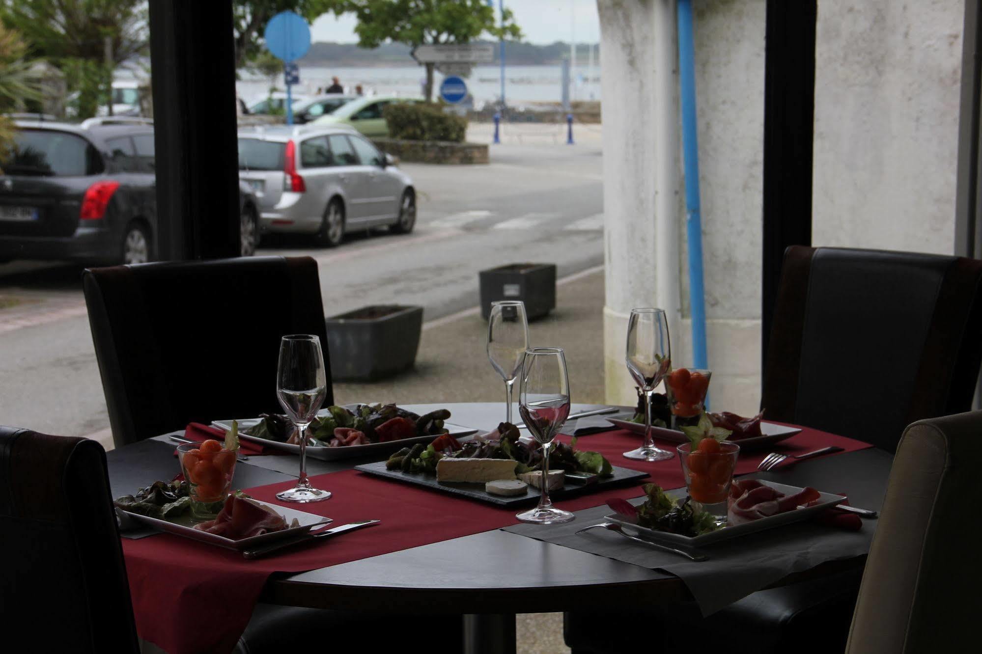Hotel Restaurant La Voile - Le Dock'Er Locmariaquer Bagian luar foto